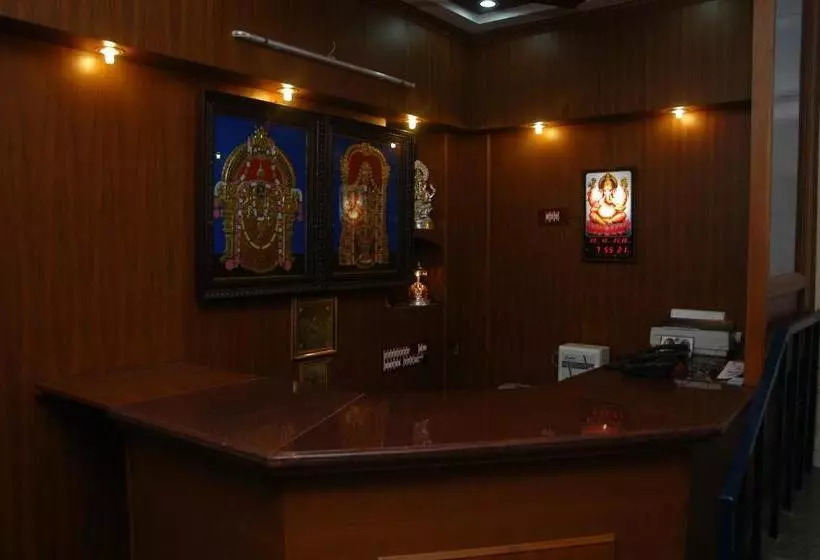ホテル Venkkatramanaa Residency