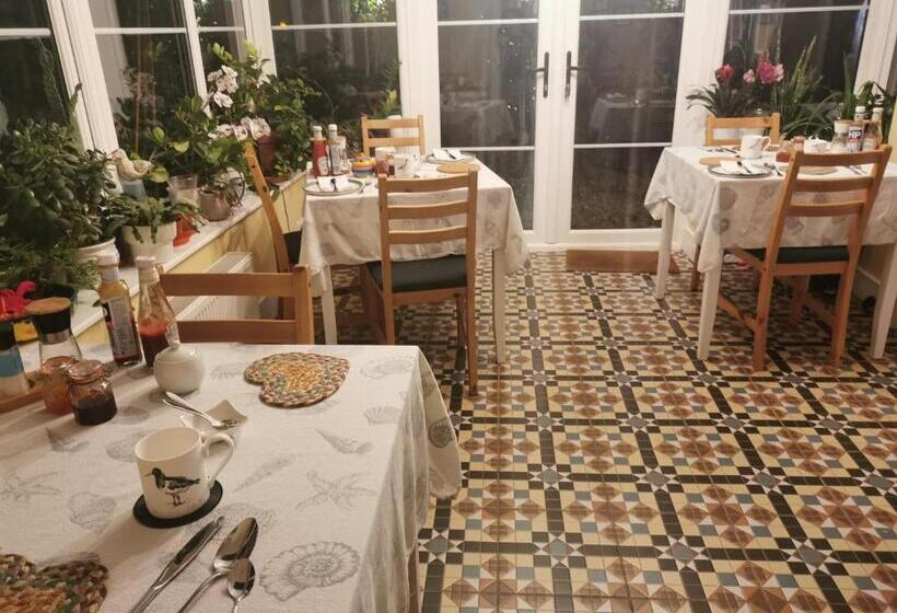 مبيت وإفطار Rosslyn Court