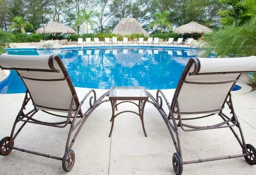 La Ensenada Beach Resort