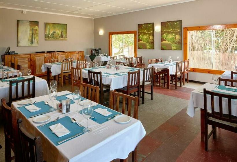 Общежитие First Group Hole In The Wall Backpackers