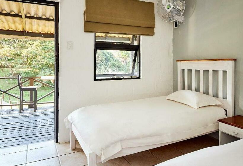 Общежитие First Group Hole In The Wall Backpackers