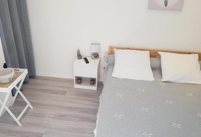 호텔 Hôtel Restaurant Les Kakis