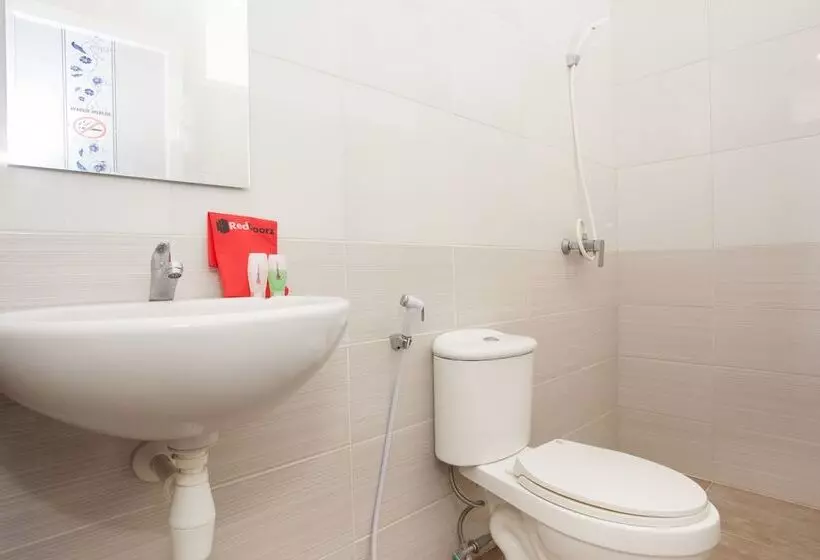 Majatalo Reddoorz Near Museum Angkut Batu 2