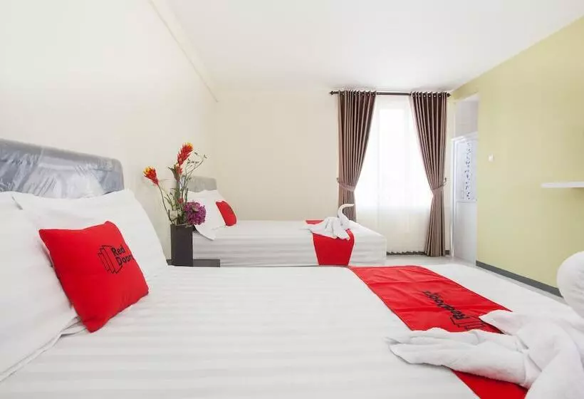 Majatalo Reddoorz Near Museum Angkut Batu 2