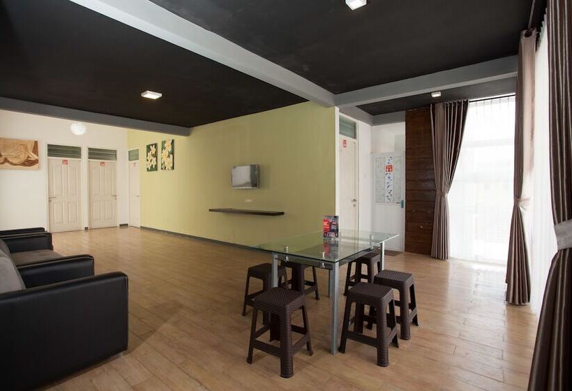 بنسيون Reddoorz Near Museum Angkut Batu 2