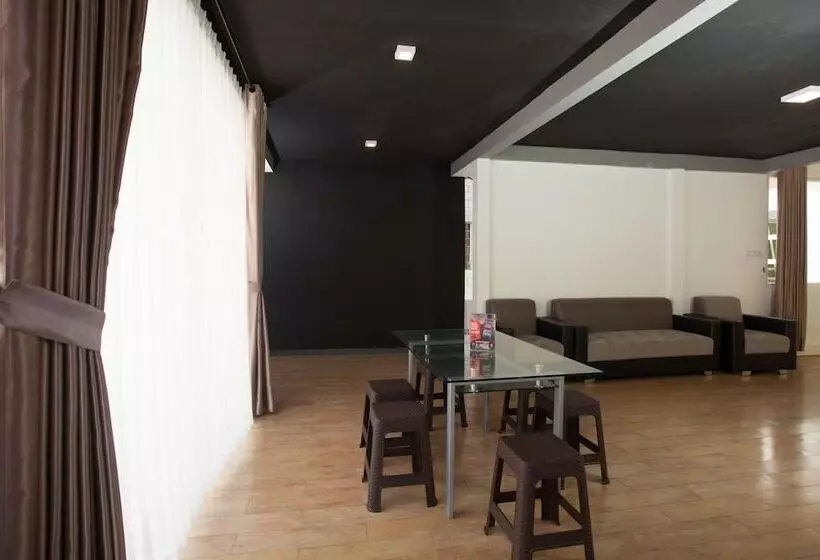 Majatalo Reddoorz Near Museum Angkut Batu 2