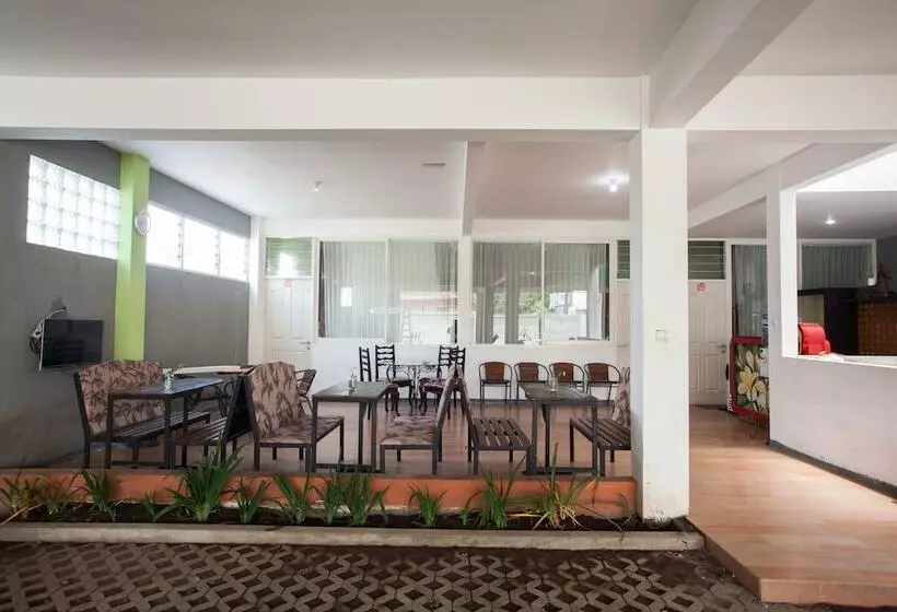 Majatalo Reddoorz Near Museum Angkut Batu 2