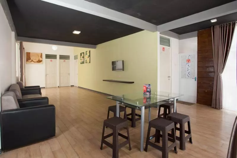 Majatalo Reddoorz Near Museum Angkut Batu 2