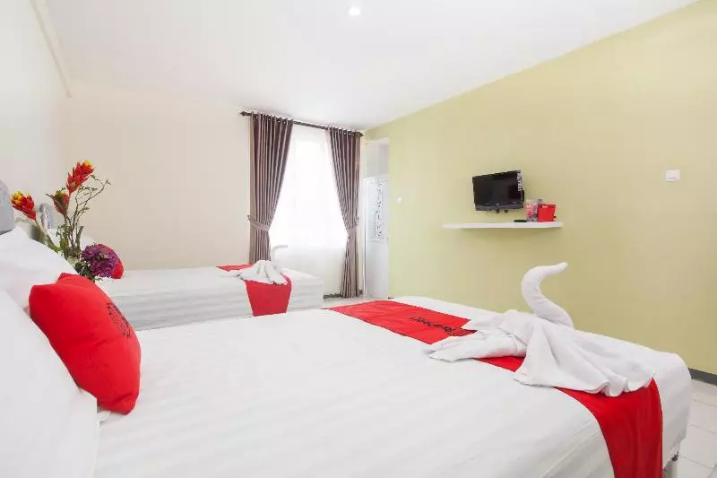 Majatalo Reddoorz Near Museum Angkut Batu 2