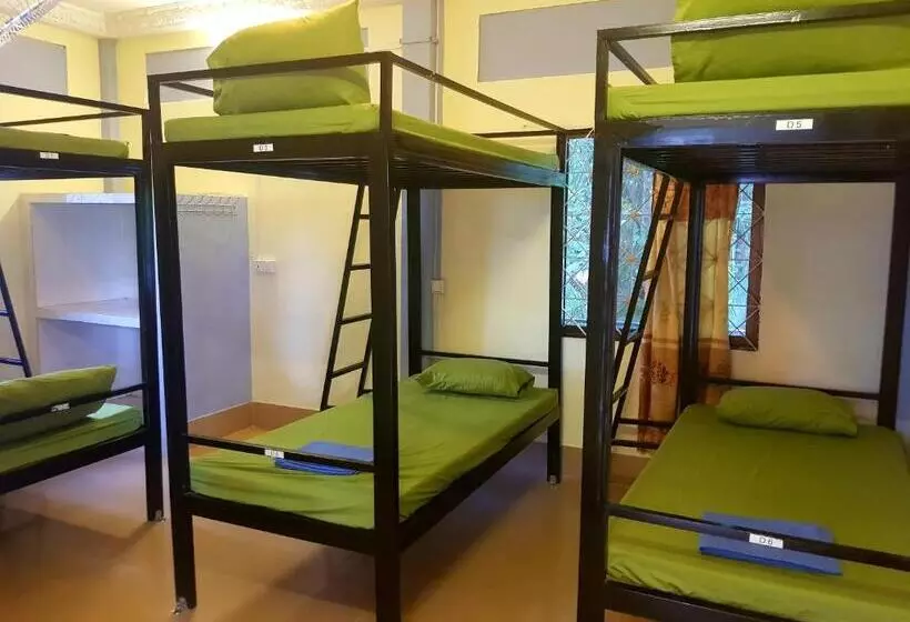 پانسیون The Hideaway