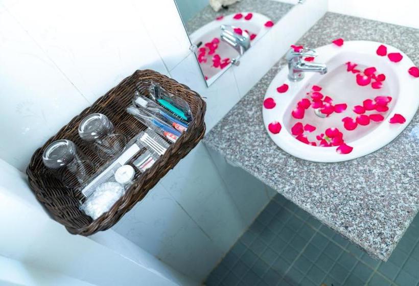 Hotel Chicago Yangon Myanmar