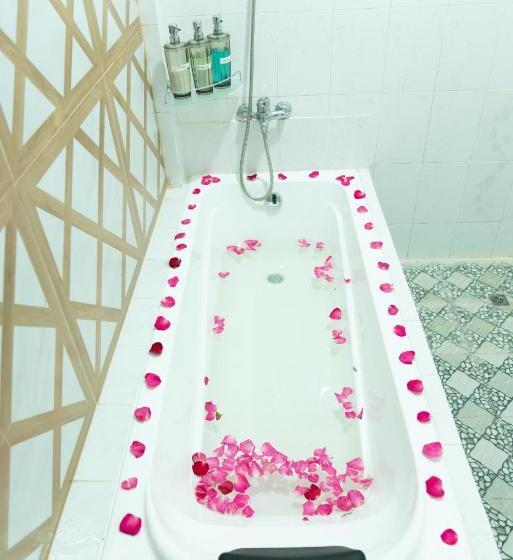 Hotel Chicago Yangon Myanmar