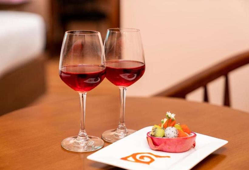 Hotel Chicago Yangon Myanmar