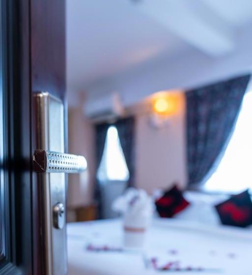 Hotel Chicago Yangon Myanmar