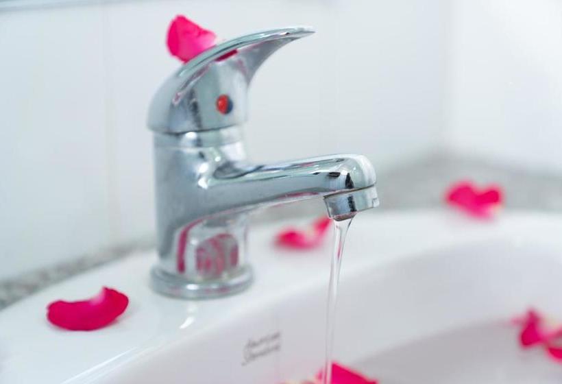 Hotel Chicago Yangon Myanmar