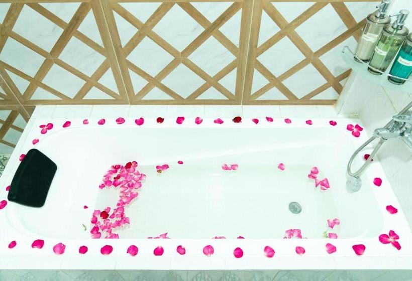 Hotel Chicago Yangon Myanmar