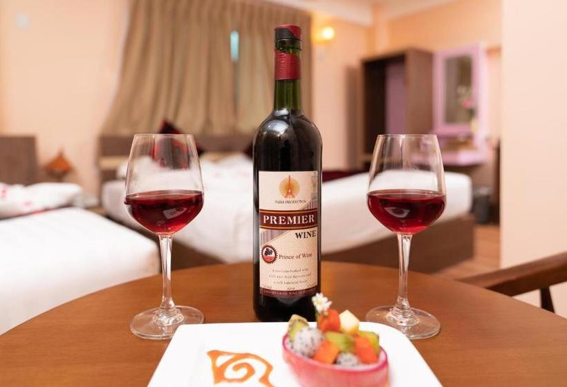 Hotel Chicago Yangon Myanmar