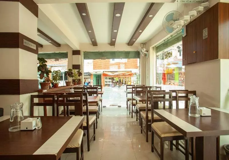 Oyo 219 Hotel Royal Kusum