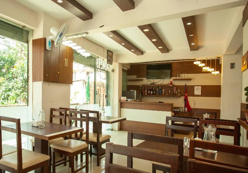 Oyo 219 Hotel Royal Kusum