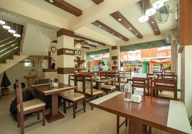 Oyo 219 Hotel Royal Kusum