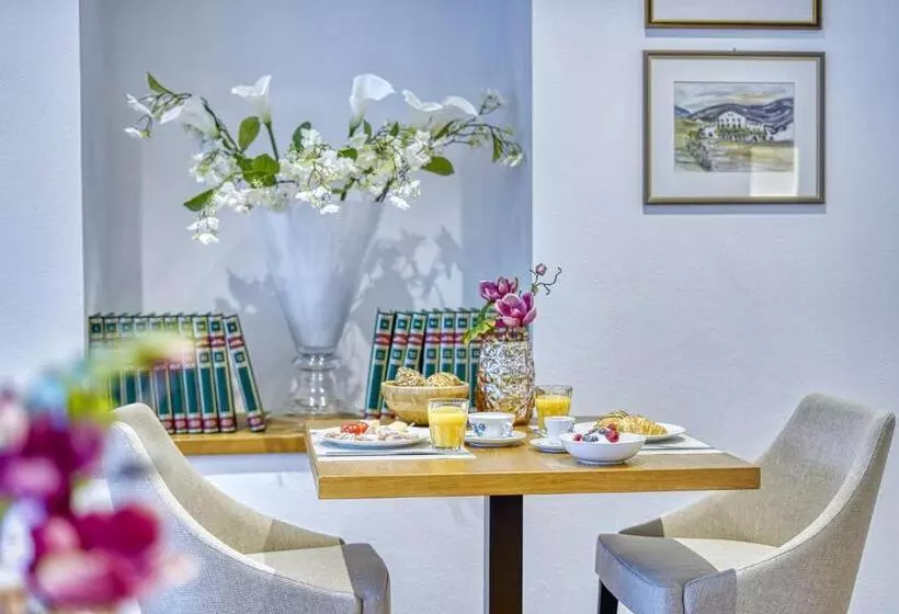 ペンション Villa Tell Rooms And Suites