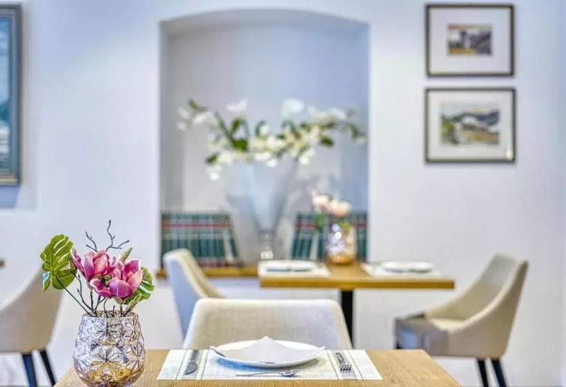 ペンション Villa Tell Rooms And Suites