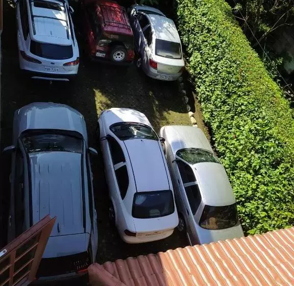 Retkeilymaja Hostal El Eden De Mindo