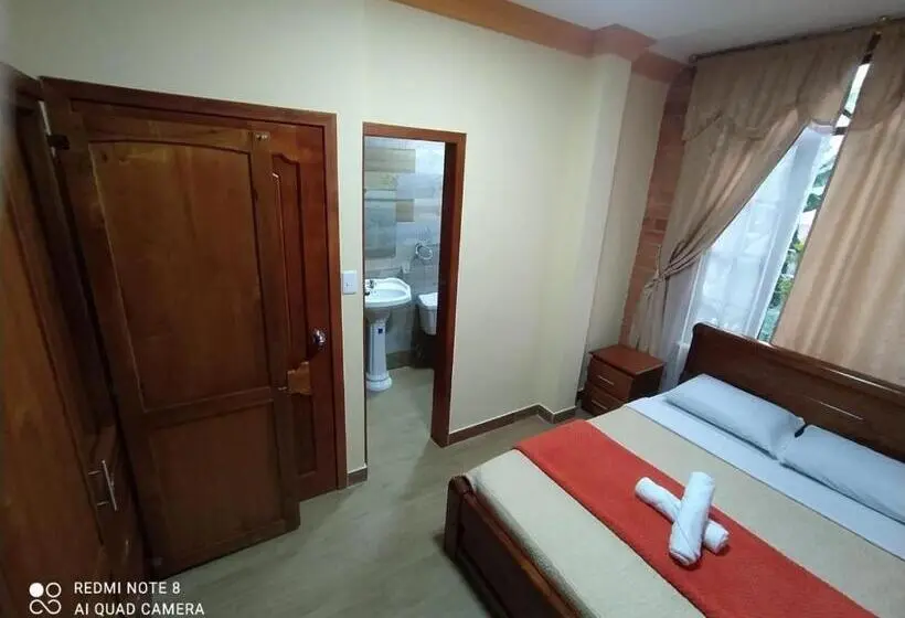 ユースホステル Hostal El Eden De Mindo
