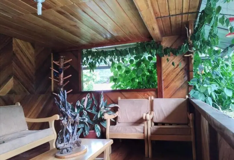 ユースホステル Hostal El Eden De Mindo