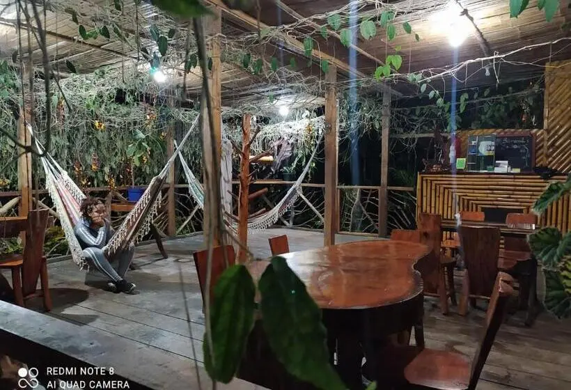 ユースホステル Hostal El Eden De Mindo
