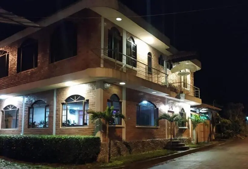 ユースホステル Hostal El Eden De Mindo