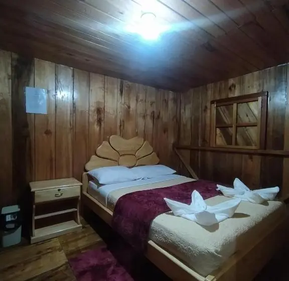 ユースホステル Hostal El Eden De Mindo