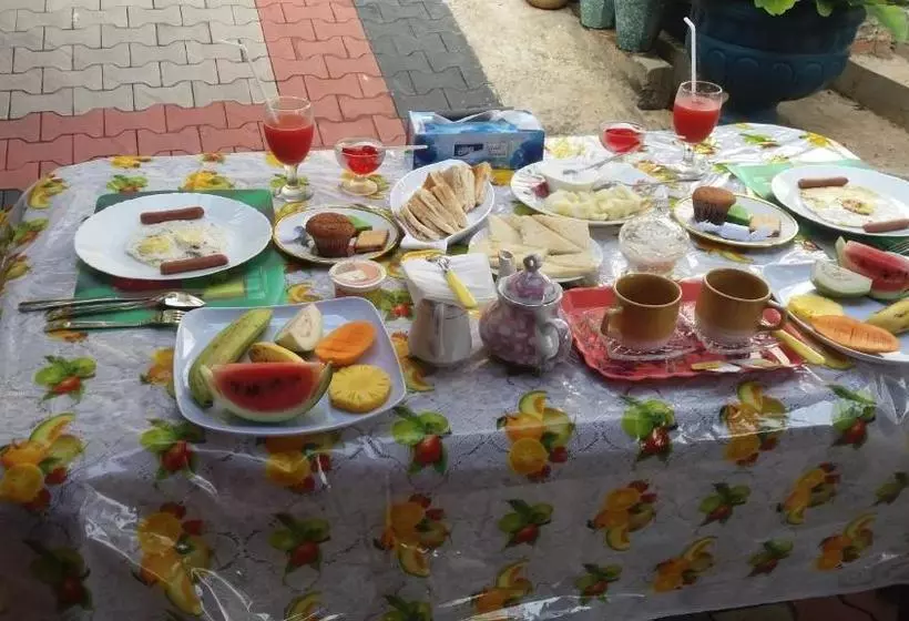 تختخواب و صبحانه Nilu Villa