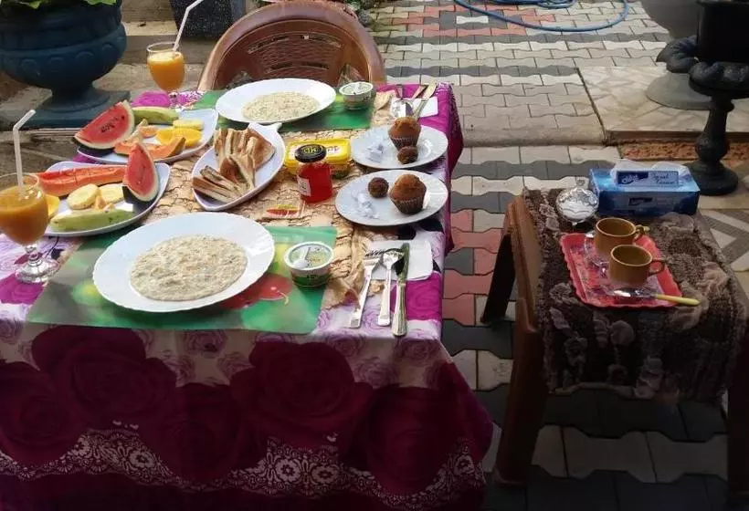تختخواب و صبحانه Nilu Villa