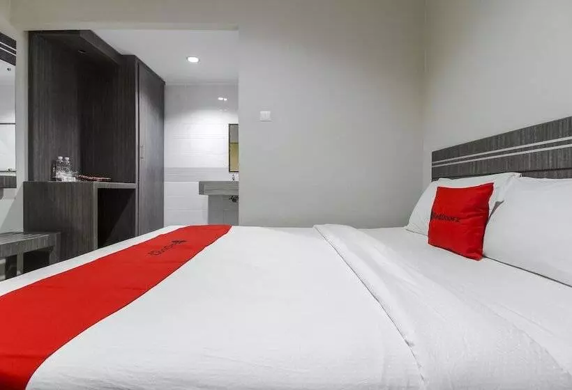 ホテル Reddoorz Plus Syariah @ Jalan Sriwijaya Medan