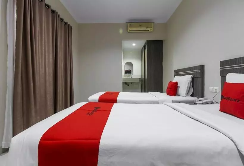 ホテル Reddoorz Plus Syariah @ Jalan Sriwijaya Medan