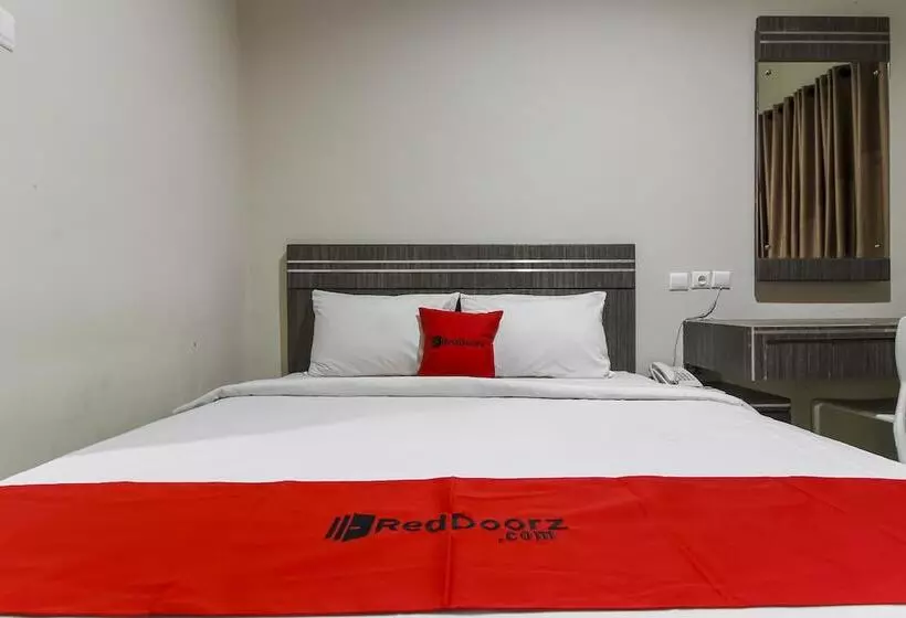 ホテル Reddoorz Plus Syariah @ Jalan Sriwijaya Medan