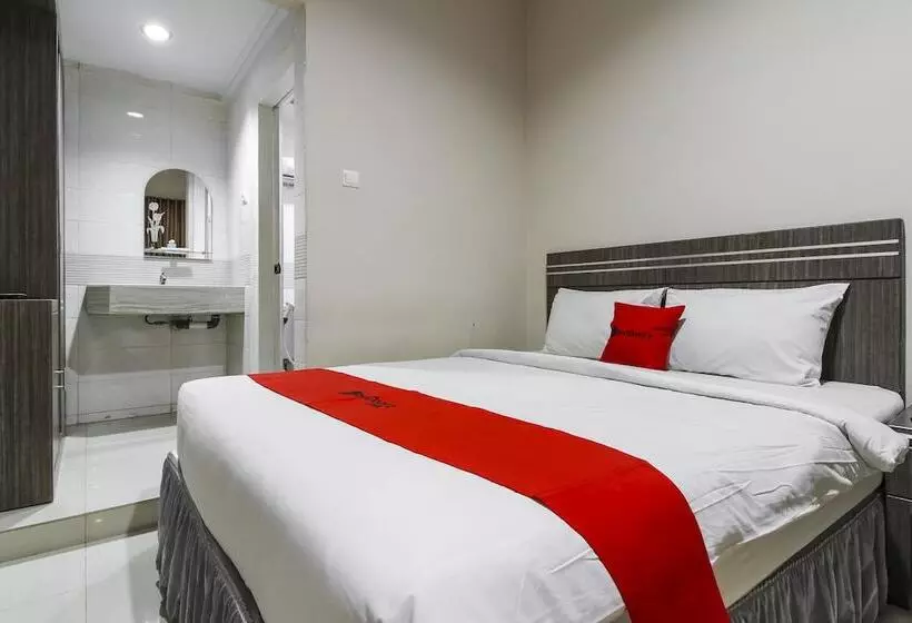 ホテル Reddoorz Plus Syariah @ Jalan Sriwijaya Medan