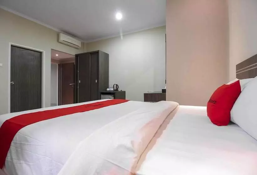 ホテル Reddoorz Plus Syariah @ Jalan Sriwijaya Medan