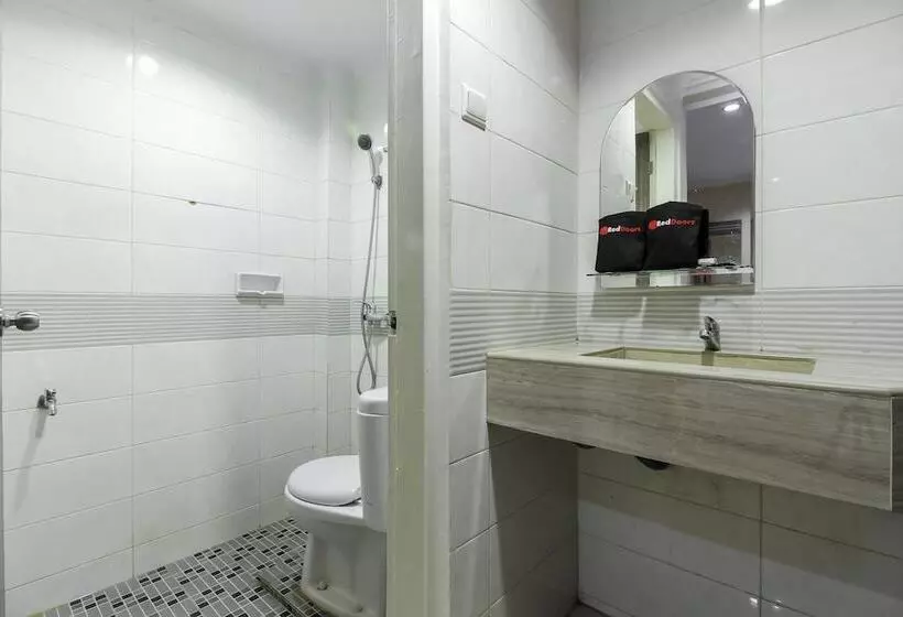 ホテル Reddoorz Plus Syariah @ Jalan Sriwijaya Medan