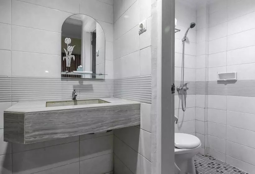 ホテル Reddoorz Plus Syariah @ Jalan Sriwijaya Medan