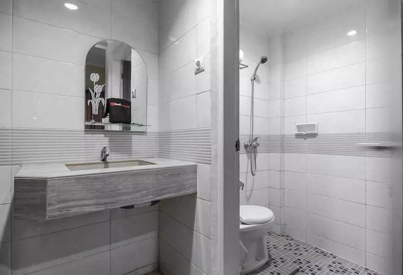 ホテル Reddoorz Plus Syariah @ Jalan Sriwijaya Medan