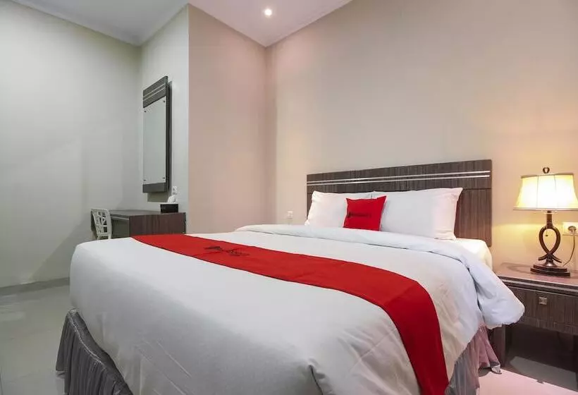 ホテル Reddoorz Plus Syariah @ Jalan Sriwijaya Medan