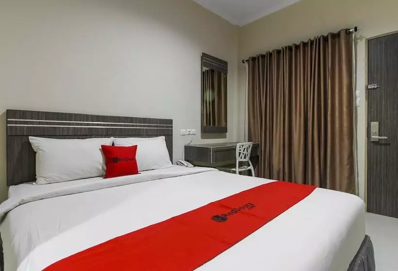 ホテル Reddoorz Plus Syariah @ Jalan Sriwijaya Medan