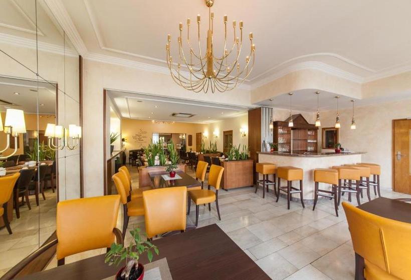 Novum Flora Apartments