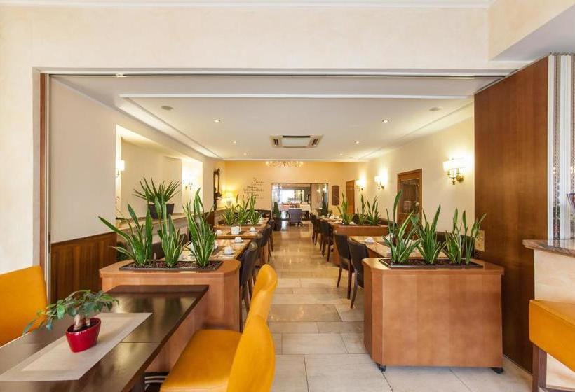 Novum Flora Apartments