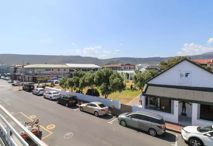 Zzzone Boutique Hostel