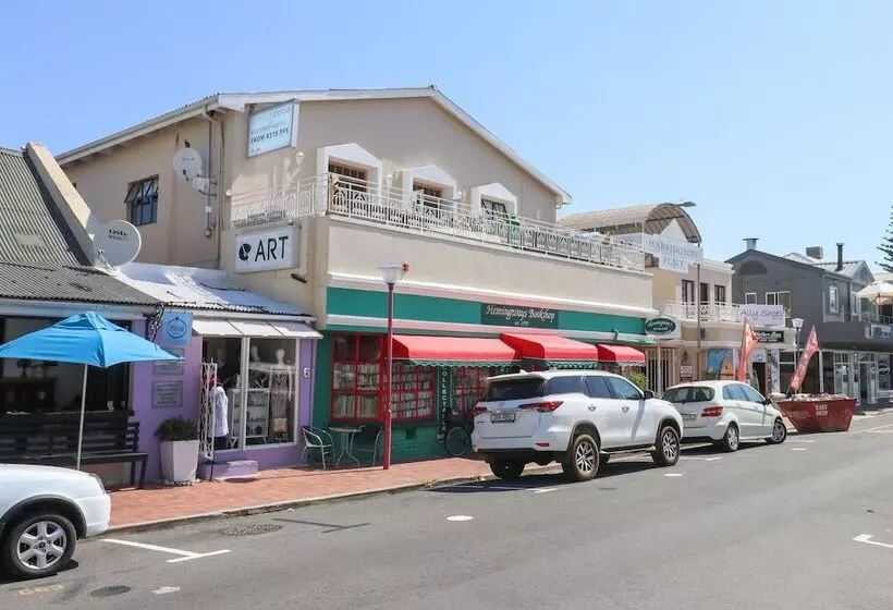 Zzzone Boutique Hostel