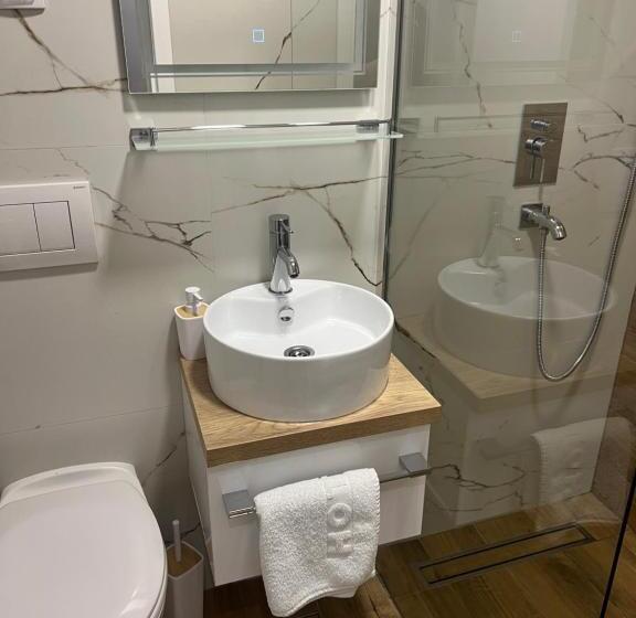 تختخواب و صبحانه Center Deluxe Garni