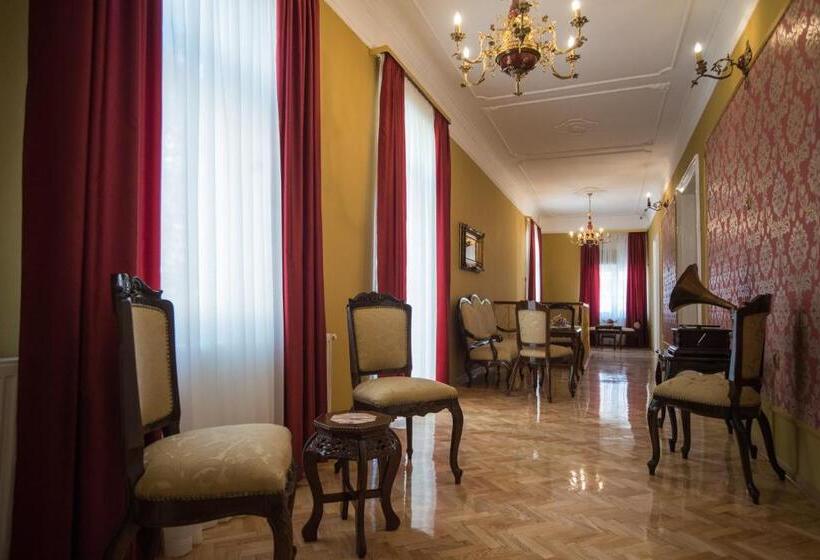 تختخواب و صبحانه Center Deluxe Garni